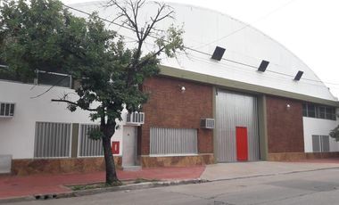 Gran GALPÓN - Doble ingreso - Barrio Providencia