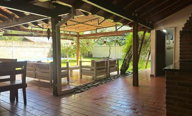 Casa en venta Ingeniero Maschwitz centro-Escobar-5 ambientes-Quincho-Pileta-Paseo Mendoza