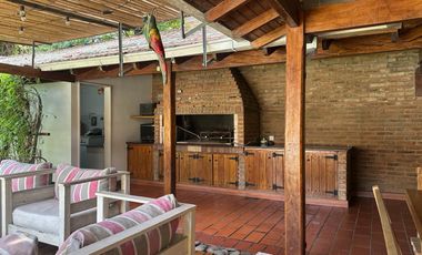 Casa en venta Ingeniero Maschwitz centro-Escobar-5 ambientes-Quincho-Pileta-Paseo Mendoza