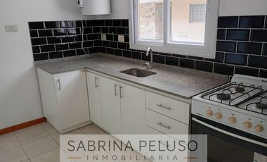 Venta Dpto. 2 Amb con patio y cochera -Complejo Solares I- Moreno