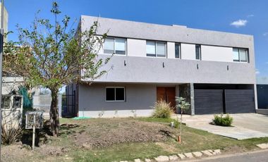 Casa en  Alquiler en Cañitas, camino Falda del Carmen