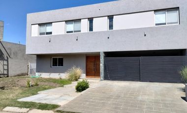 Casa en  Alquiler en Cañitas, camino Falda del Carmen