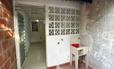 Arriendo Apartaestudio En Primer Piso Con Patio Barrio La Flora Norte De Cali