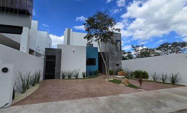 Casa en Venta en Conkal Yucatan Hermosa en Privada cerca del mar