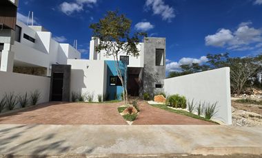 Casa en Venta en Conkal Yucatan Hermosa en Privada cerca del mar
