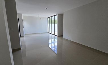 Casa en Venta en Conkal Yucatan Hermosa en Privada cerca del mar