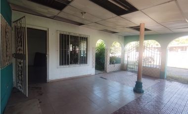Se Vende o Alquila Terreno comercial con Casa en la Chorrera (DR)
