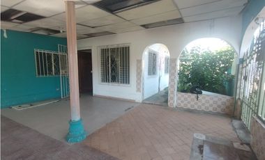 Se Vende o Alquila Terreno comercial con Casa en la Chorrera (DR)