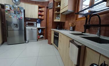 Casa en venta en LA REINA