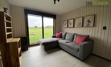 Casa en Venta en Nueva Casa con vista a dos volcanes y acceso a laguna, maderas nativas, impecable