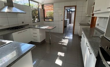 Casa en Arriendo en Golf de Manquehue//Av. Parque//Camino Los Trapeneses