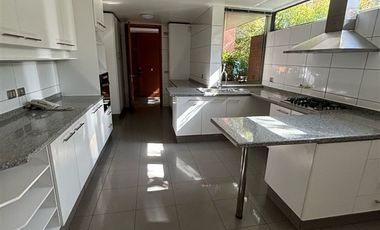 Casa en Arriendo en Golf de Manquehue//Av. Parque//Camino Los Trapeneses