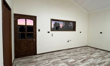 Casa en Venta en PARCELA 5400 m2 CON NUEVA Y ESPACIOSA CASA 4D 3B Y LOGIA, PRECIO CONVERSABLE. LA PATAGUA, CHOMEDAHUE