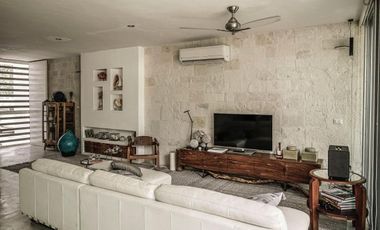 TULUM  HERMOSA VILLA EN VENTA SOBRE AVENIDA LA SELVA EN RESIDENCIAL