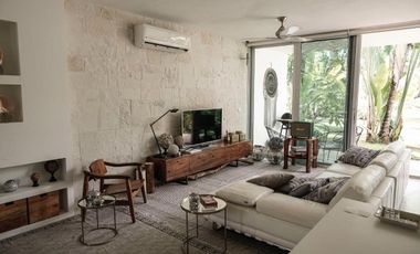 TULUM  HERMOSA VILLA EN VENTA SOBRE AVENIDA LA SELVA EN RESIDENCIAL