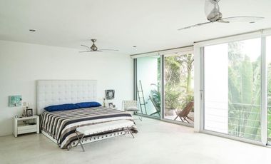 TULUM  HERMOSA VILLA EN VENTA SOBRE AVENIDA LA SELVA EN RESIDENCIAL