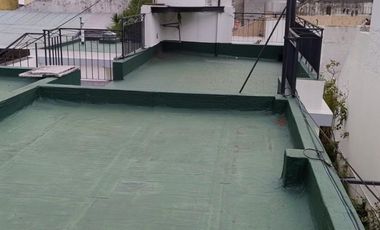 Excelente casa de 3 ambientes con cochera.