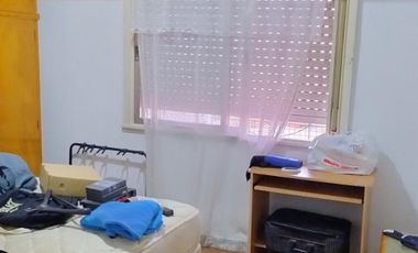 Excelente casa de 3 ambientes con cochera.