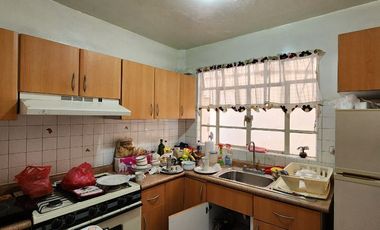 VENTA DE CASA PARA REMODELAR EN  TLAHUAC, A UNOS METROS DEL METRO LOS OLIVOS