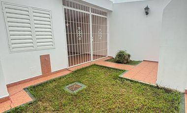 CASA - ALQUILER - 2 DORMITORIOS  CON COCHERA - BARRIO PARQUE HORIZONTE