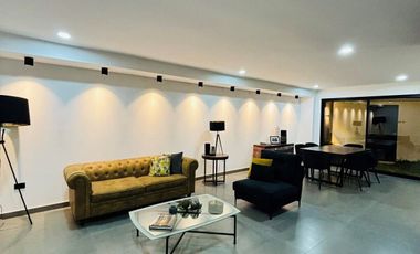 Excelente casa con doble frente y jardín cerca de Plaza Ankara