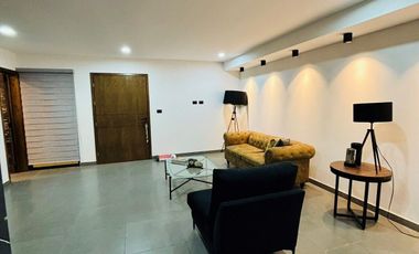 Excelente casa con doble frente y jardín cerca de Plaza Ankara