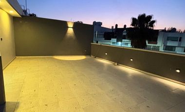 Excelente casa con doble frente y jardín cerca de Plaza Ankara