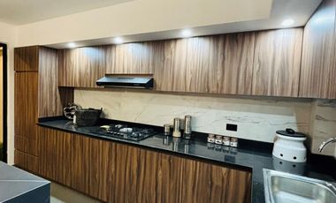 Excelente casa con doble frente y jardín cerca de Plaza Ankara