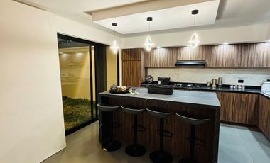 Excelente casa con doble frente y jardín cerca de Plaza Ankara