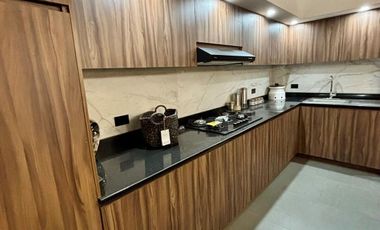 Excelente casa con doble frente y jardín cerca de Plaza Ankara