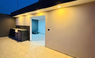Excelente casa con doble frente y jardín cerca de Plaza Ankara