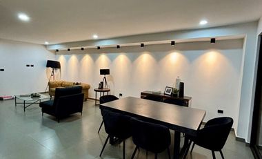Excelente casa con doble frente y jardín cerca de Plaza Ankara