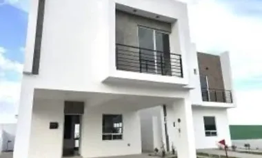 Casa en Venta en Paseo Aurea, Torreón: Oportunidad Única en Comunidad Cerrada