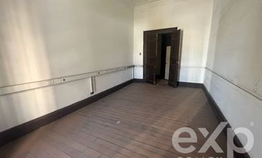 Casa en Arriendo en Agustinas 1917