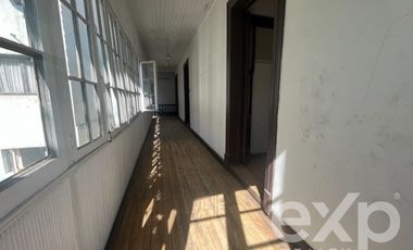 Casa en Arriendo en Agustinas 1917