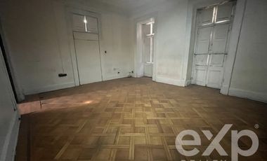 Casa en Arriendo en Agustinas 1917