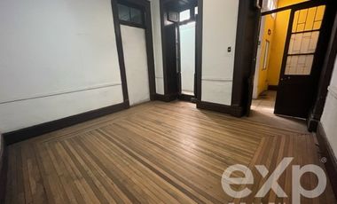 Casa en Arriendo en Agustinas 1917