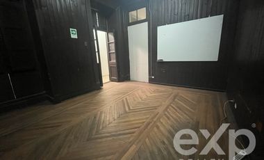 Casa en Arriendo en Agustinas 1917