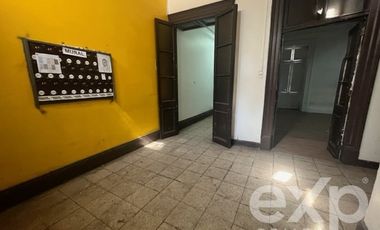 Casa en Arriendo en Agustinas 1917