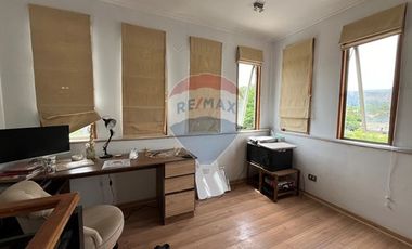 Casa 3 pisos con diseño innovador