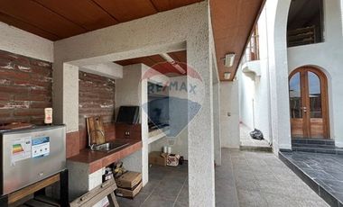 Casa 3 pisos con diseño innovador
