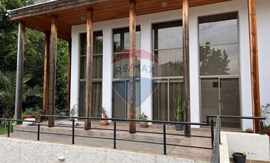 Casa 3 pisos con diseño innovador