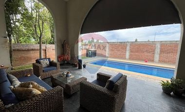 Casa 3 pisos con diseño innovador