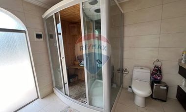 Casa 3 pisos con diseño innovador