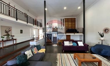 Casa 3 pisos con diseño innovador