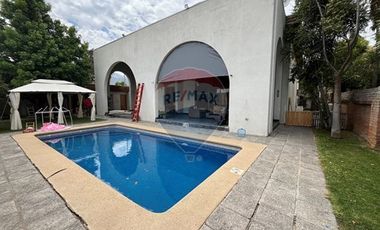 Casa 3 pisos con diseño innovador