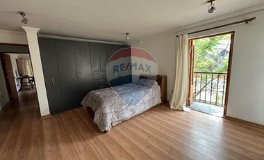 Casa 3 pisos con diseño innovador