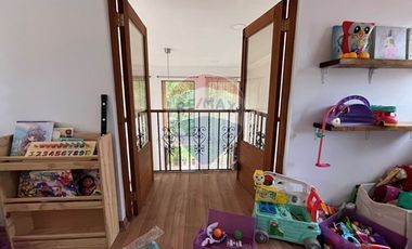 Casa 3 pisos con diseño innovador