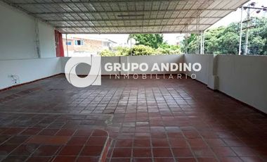 ARRIENDO de CASA COMERCIAL en BUCARAMANGA
