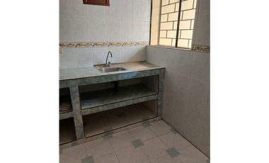 SE ARRIENDA  CASA CON EXCELENTE UBICACION - NEGOCIABLE